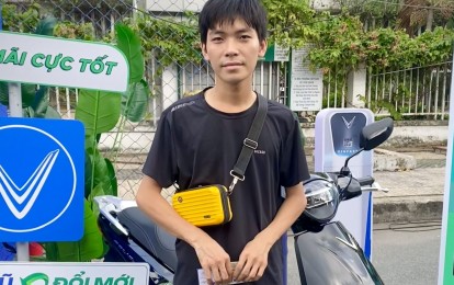 Đổi từ xe máy xăng sang xe máy điện VinFast, tài xế chia sẻ: “Giữ gìn được sức khỏe, tiết kiệm được nhiều tiền”